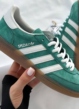 Женские кроссовки adidas spezial