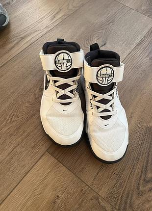 Nike team hustle d 9 (aq4225-100) дитячі кросівки