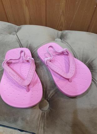 Сандалі для дівчинки crocs