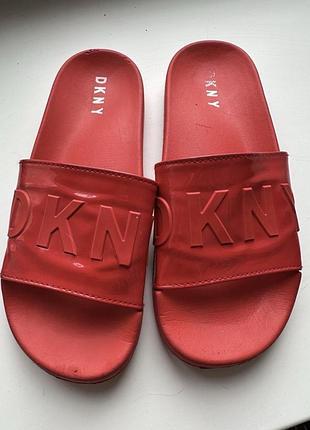 Dkny шльопанці