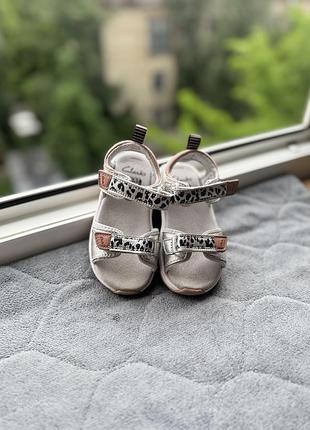 Босоніжки clarks розмір 25