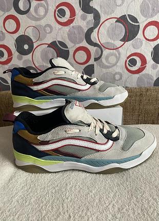 Оригінальні замшові кросівки vans