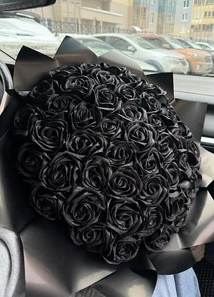 Розы из лент черные
