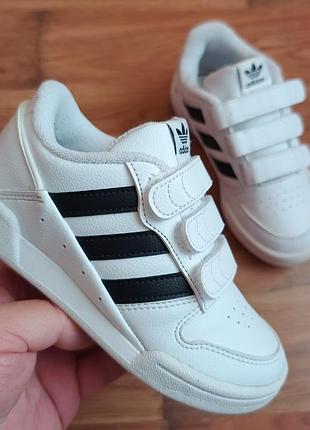 Дитячі кросівки adidas р29 довжина учтілки по факту 18.5см