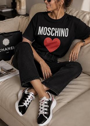 Женские кожаные кроссовки от бренда love moschino