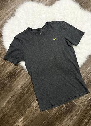 Чоловіча футболка nike