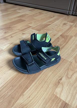 Босоніжки new balance