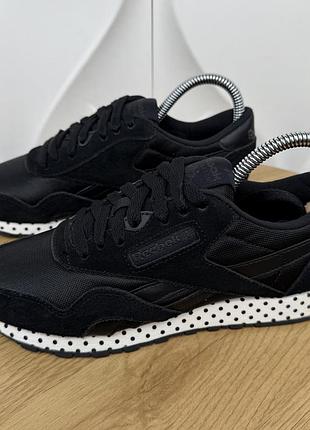 Оригінальні замшеві кросівки reebok