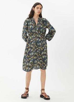 Романтичное платье в цветочный принт arket fluid floral dress размер 34