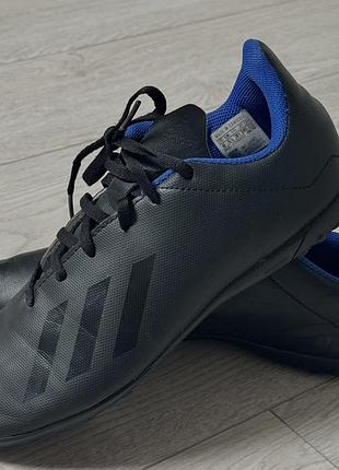 Сороконіжки adidas x 18.4 tf jr g26983 у чорному кольорі з синьою підкладкою