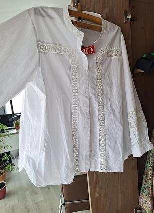Продам новеньку білу сорочку з мереживом.