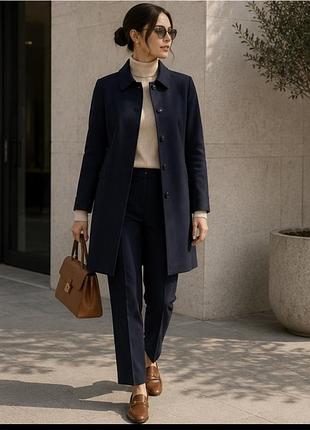 Женское темно-синее пальто от бренда zara, которое часто называют «коротким пальто с карманами» (short pocket coat).
