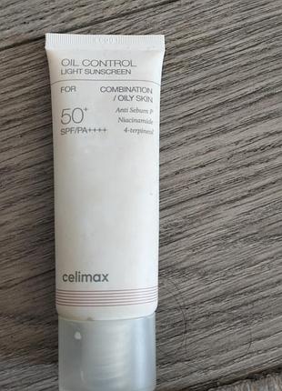 Солнцезащитный крем celimax oil control light sunscreen с фактором защиты spf 50+.