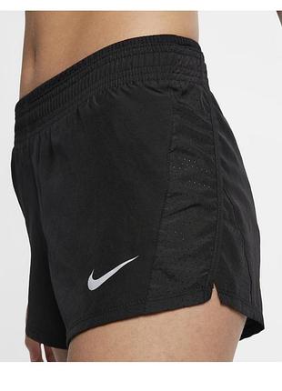 Спортивні шорти від nike