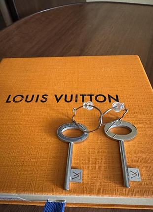 Кастомные серьги louis vuitton (upcycled из оригинального брелока)