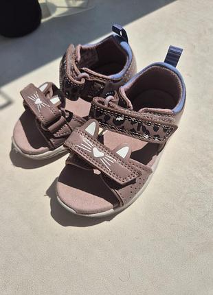 Босоніжки clarks