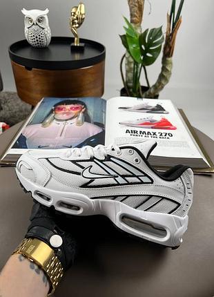 Nike air max snox white black