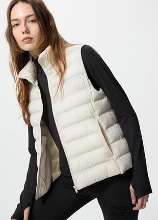 Ультра легка пухова жилетка uniqlo.uniqlo ultra light down
