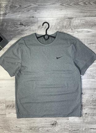 Оригінальна, спортивна футболка - nike