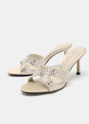 Босоніжки жіночі бежеві zara new