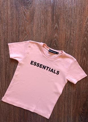 Футболка в стилі бренду essentials