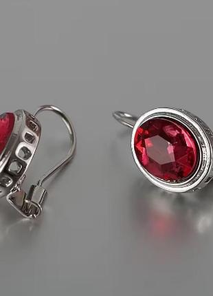 Серьги серебристого цвета с красным акриловым камнем