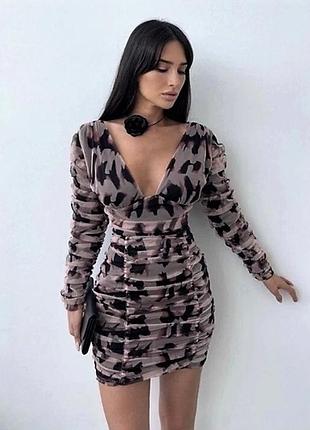 Платье zara из драпированного тюля принтованное мини, размер s