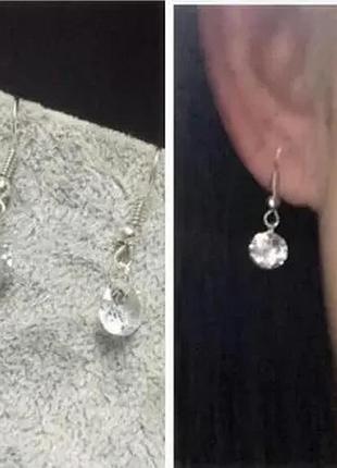 Сережки сріблястого кльору з камінчиком