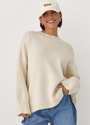 Вязаный однотонный джемпер свободного фасона - молочный цвет, one size (имеется размеры)