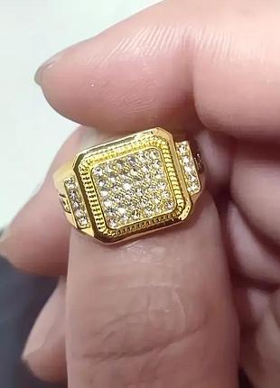 Каблучка золотистого кольору з камінцями, розмір 20,21