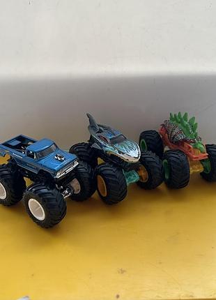 Monster trucks hot wheels набір