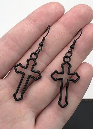 Сережки у вигляді хрестів чорного кольору