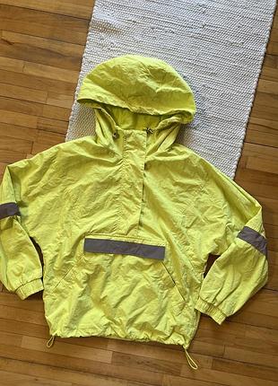 Яскрава жіноча вітровка bershka, що складається в сумку. легка, компактна та зручна для прогулянок і подорожей. ✨
