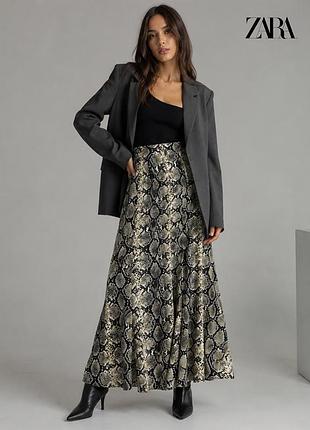 Новая сатиновая макси юбка в змеиный принт zara xs