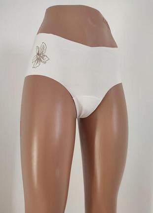 Женские трусы sloggi light hipster серии hot hips выполнены из гладкой микрофибры с бесшовными краями
