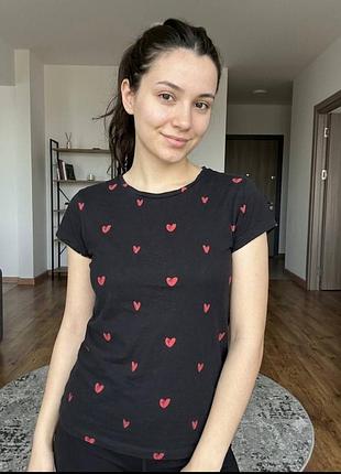 Мила футболка у сердечка