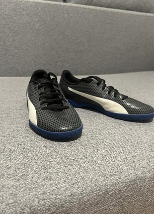 Продам футзалки puma, б/у, розмір 41
взуття було у використанні, але доглянуте та повністю придатне для гри у футзал або тренувань.
ціна: 700 грн.