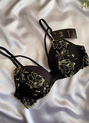 Чорний з зеленим мереживом бюст hunkemoller