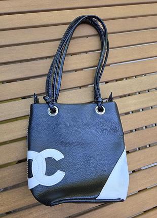 Стильная сумочка в стиле chanel, состояние отличное