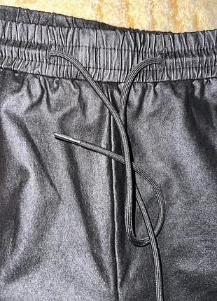 Shein m/l чорні шкіряні базові жіночі штани брюки на резинці карго чорні 8