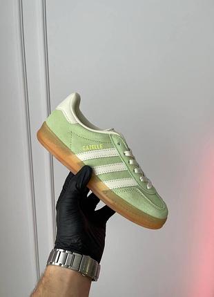 Жіночі м'ятні кросівки adidas gazelle mint white х адідас газель 40