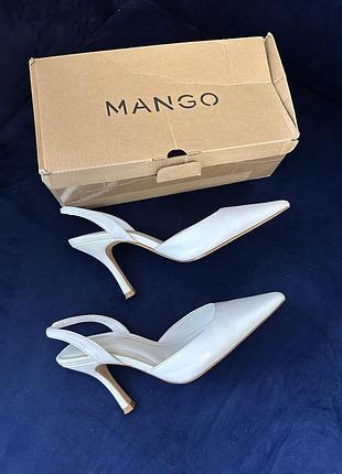 Білі шкіряні слінгбеки туфлі з закритим носиком mango 38 з натуральної шкіри