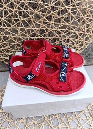 Детские босоножки clarks 26/ 26,5 р. (стулька 16,5 см).