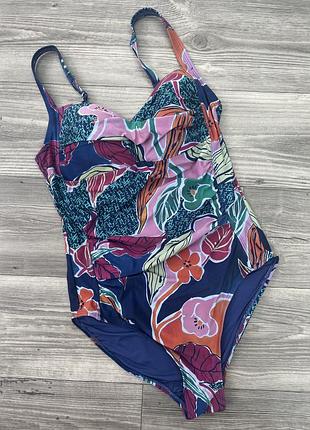 Суцільний купальник з драпіруванням в квітково-абстракний принт