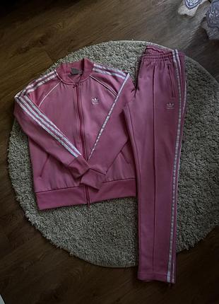 Оригінальний спортивний костюм adidas originals