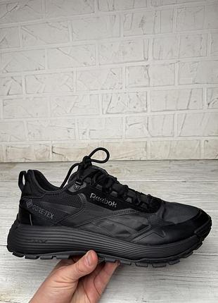Крутые черные кроссовки reebok dmx trail gtx gore-tex