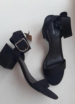 Босоножки 41р