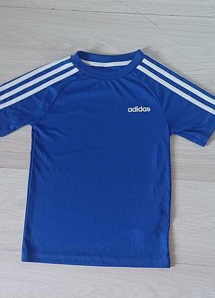 Спортивная футболка  adidas