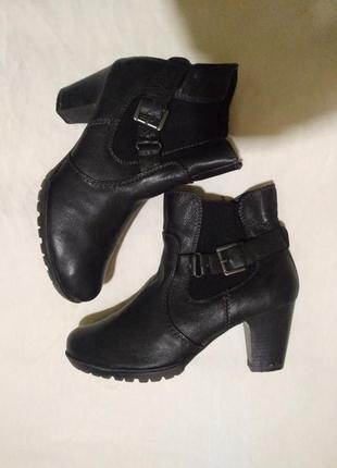 Ботінки жіночі