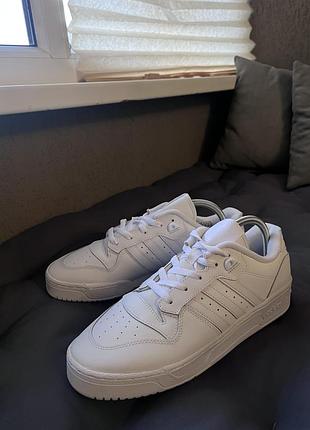 Чоловічі кросівки adidas, розмір 43,5